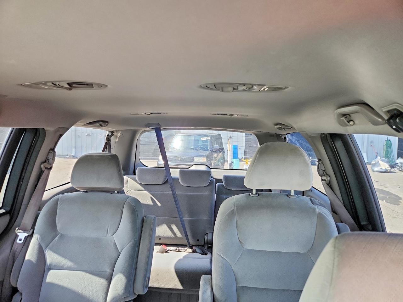 2008 Honda Odyssey Lx Silver vin: 5FNRL38298B111441