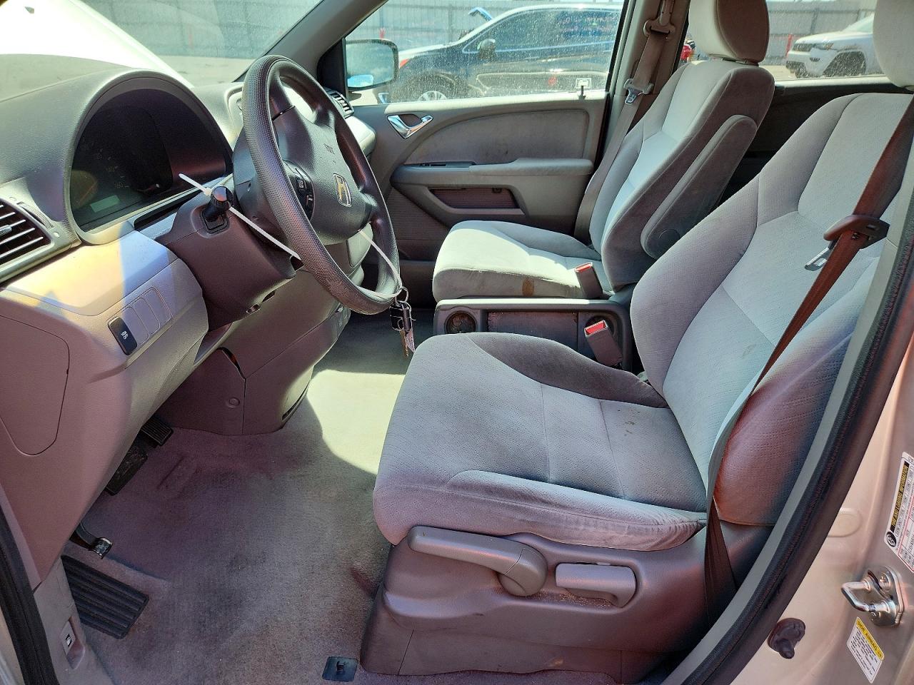 2008 Honda Odyssey Lx Silver vin: 5FNRL38298B111441