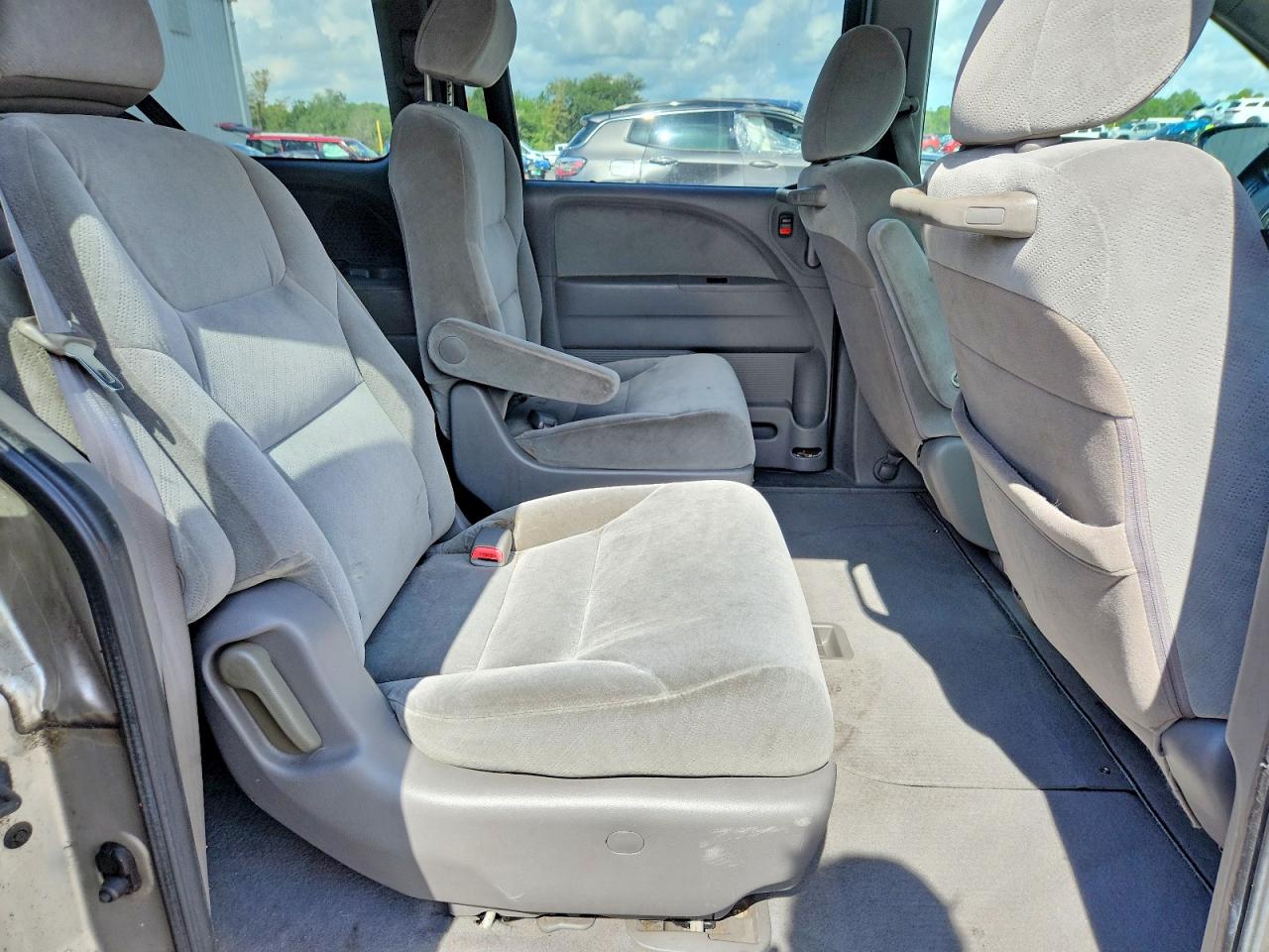 2008 Honda Odyssey Lx Silver vin: 5FNRL38298B111441