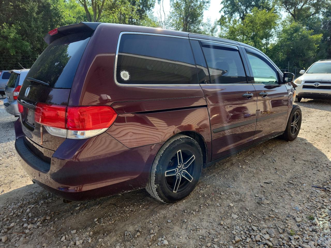 2009 Honda Odyssey Lx Burgundy vin: 5FNRL382X9B044995