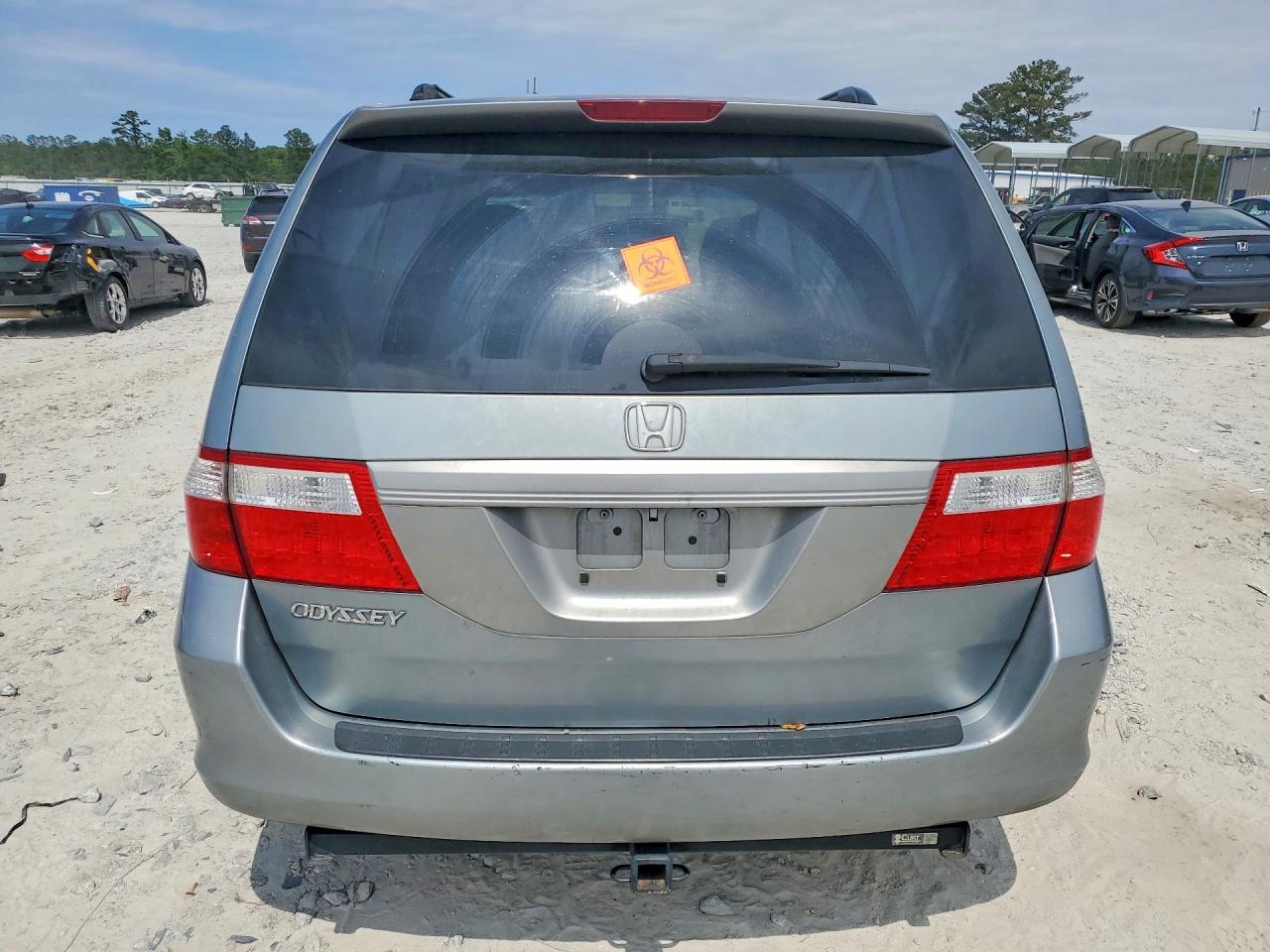 2007 Honda Odyssey Silver vin: 5FNRL38417B012760