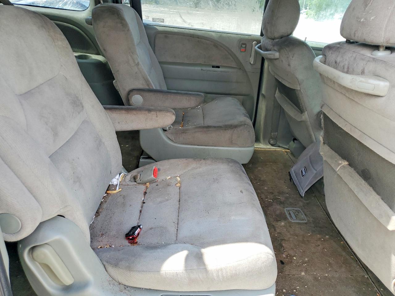 2007 Honda Odyssey Silver vin: 5FNRL38417B012760