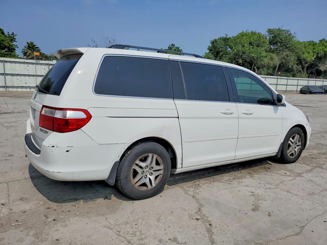 2007 Honda Odyssey Ex White vin: 5FNRL38417B013214