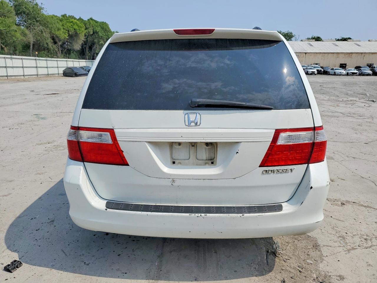 2007 Honda Odyssey Ex White vin: 5FNRL38417B013214