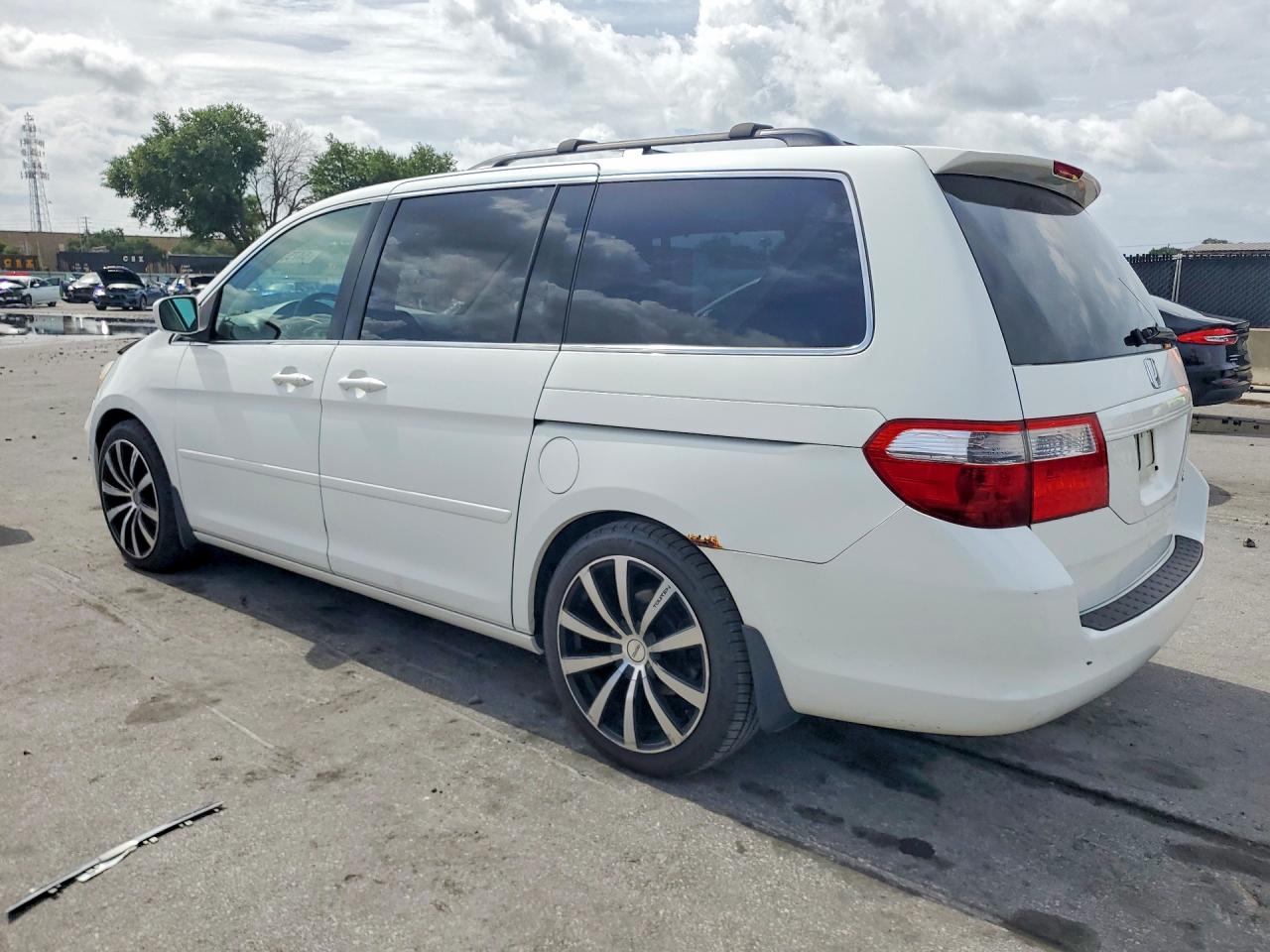 2005 Honda Odyssey Ex White vin: 5FNRL38435B033591