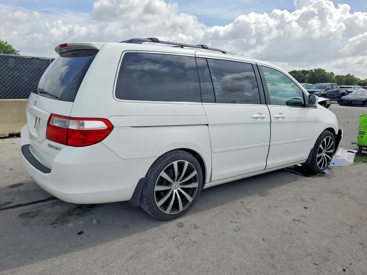 2005 Honda Odyssey Ex White vin: 5FNRL38435B033591