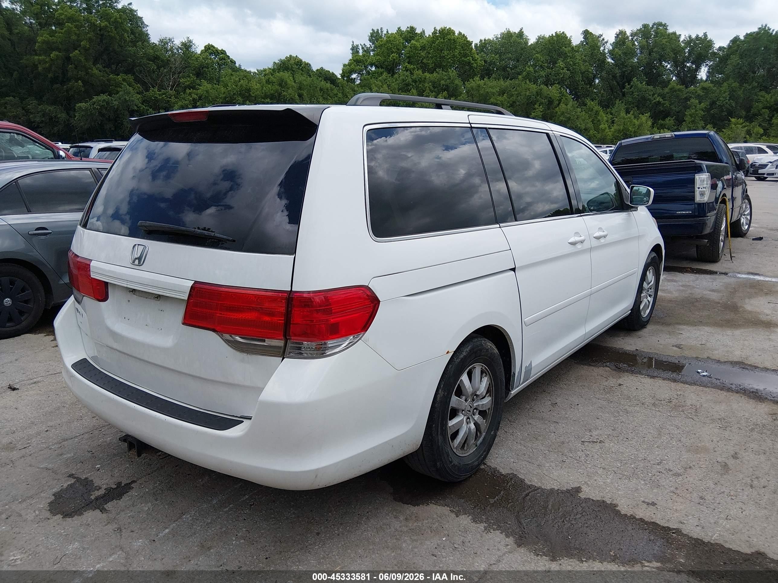 2008 Honda Odyssey Ex White vin: 5FNRL38438B052405