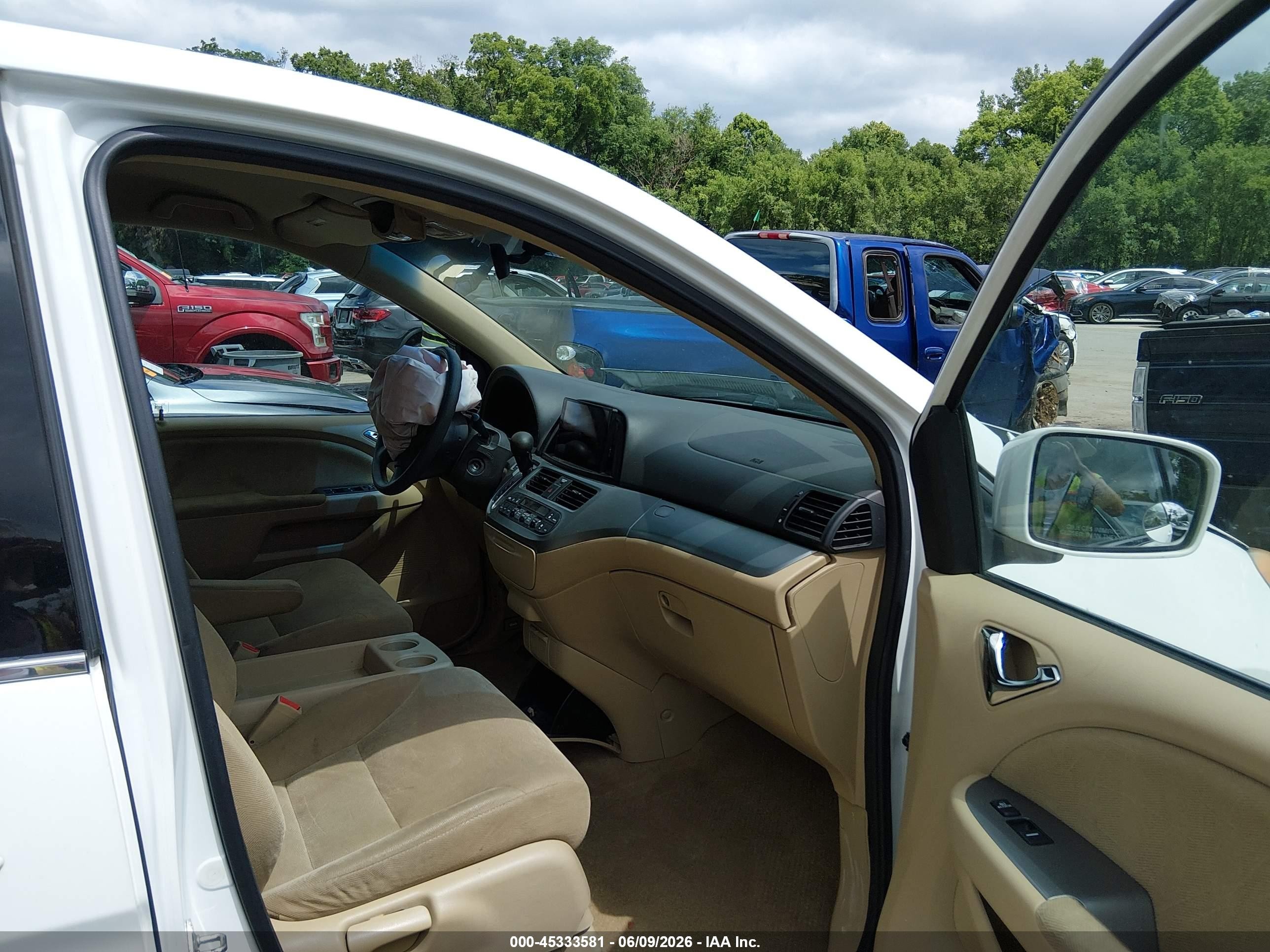 2008 Honda Odyssey Ex White vin: 5FNRL38438B052405