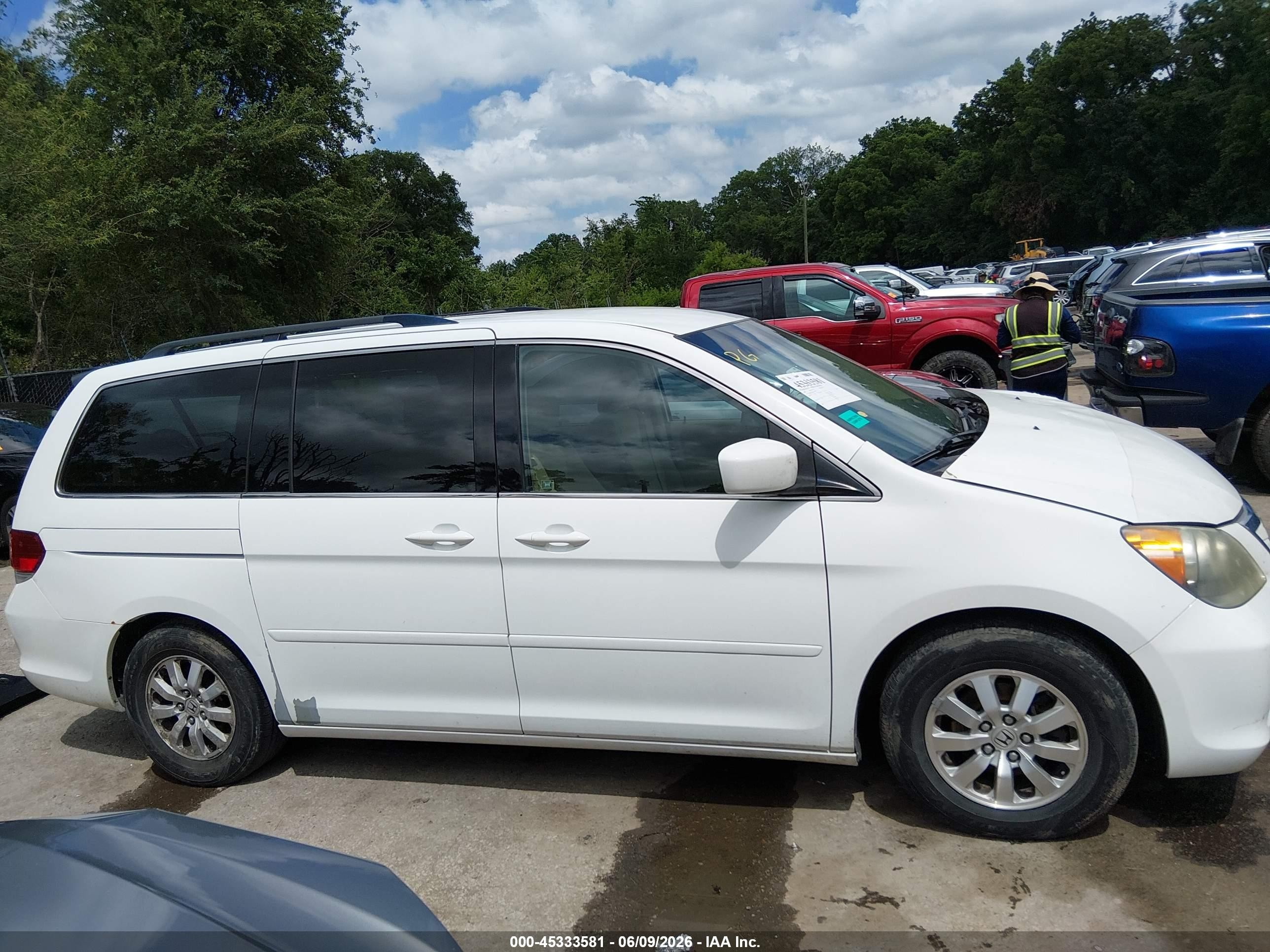 2008 Honda Odyssey Ex White vin: 5FNRL38438B052405