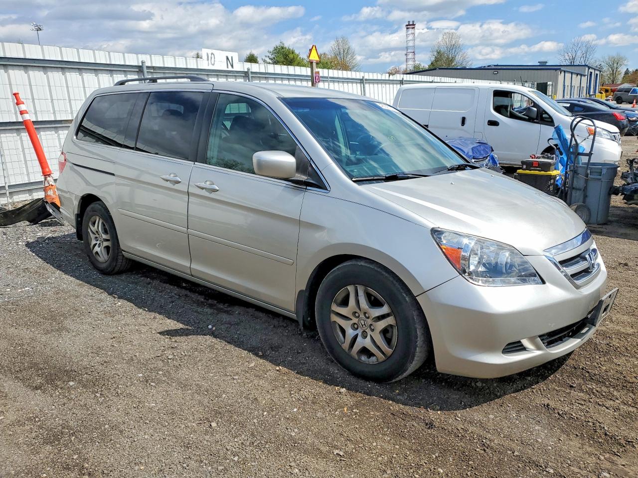 2005 Honda Odyssey Ex Silver vin: 5FNRL38455B415945