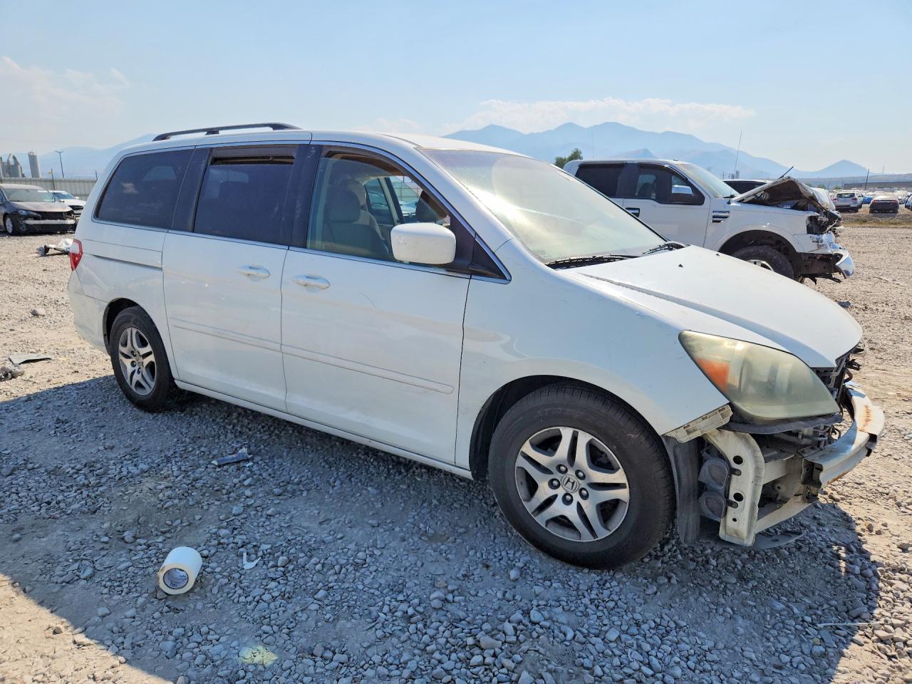 2007 Honda Odyssey Ex White vin: 5FNRL38457B031196