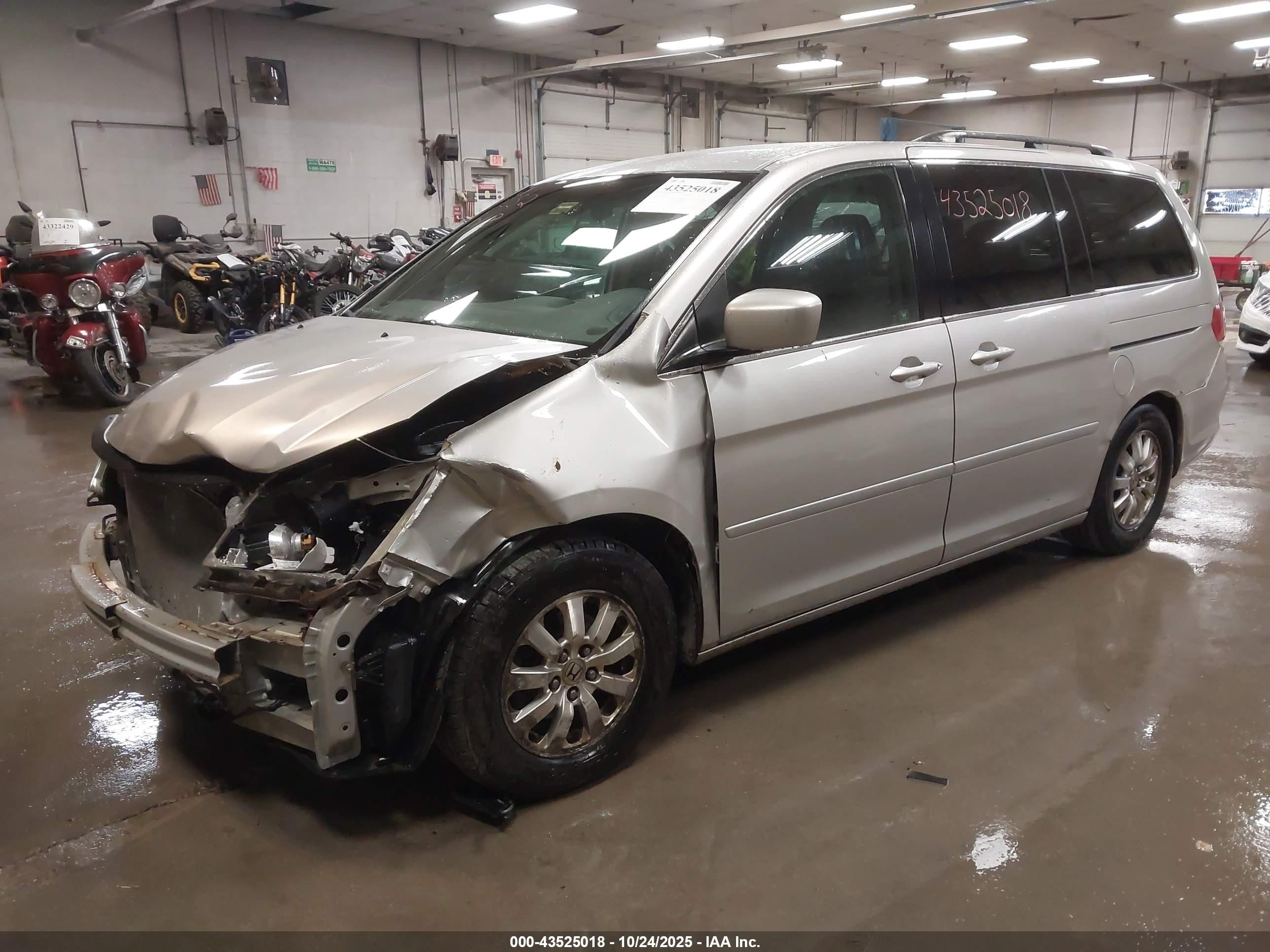 2008 Honda Odyssey Ex Silver vin: 5FNRL38468B013162