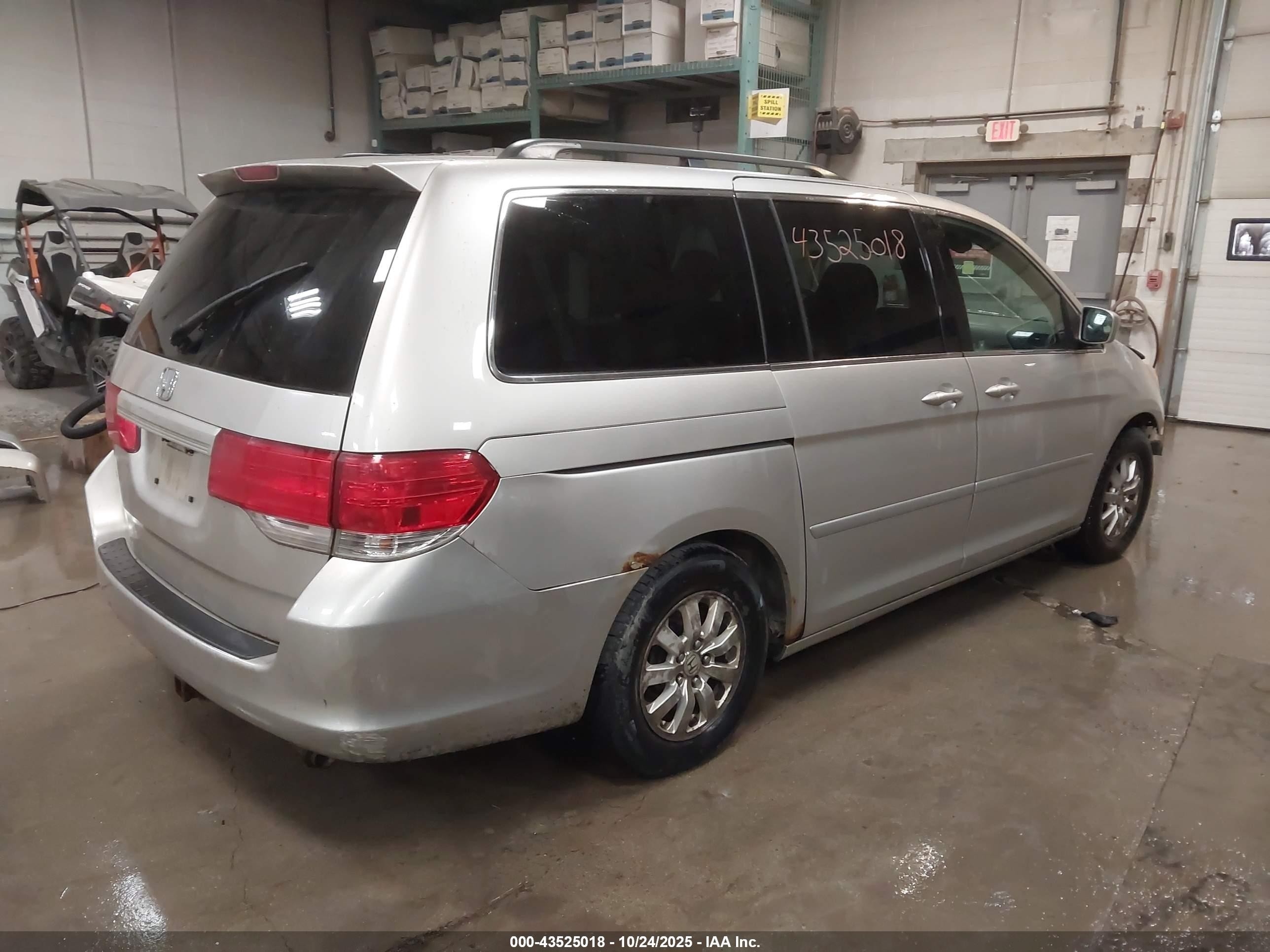 2008 Honda Odyssey Ex Silver vin: 5FNRL38468B013162