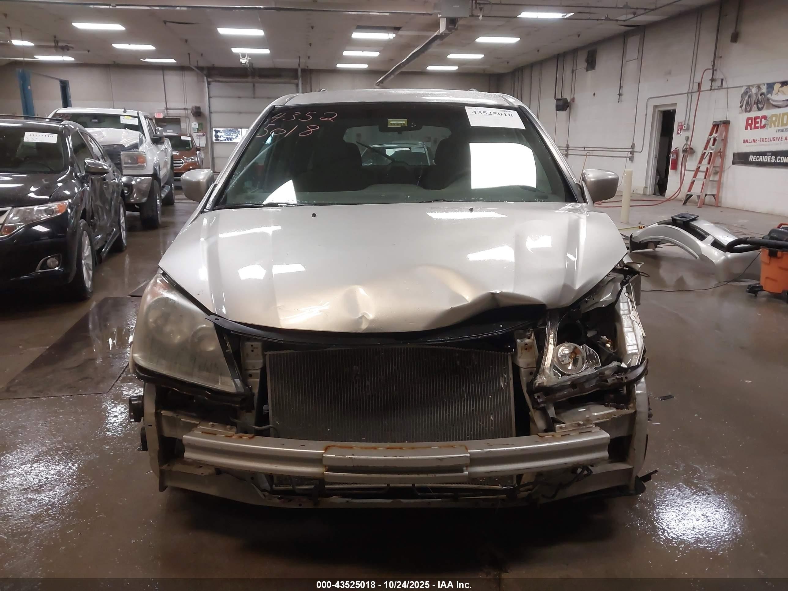 2008 Honda Odyssey Ex Silver vin: 5FNRL38468B013162