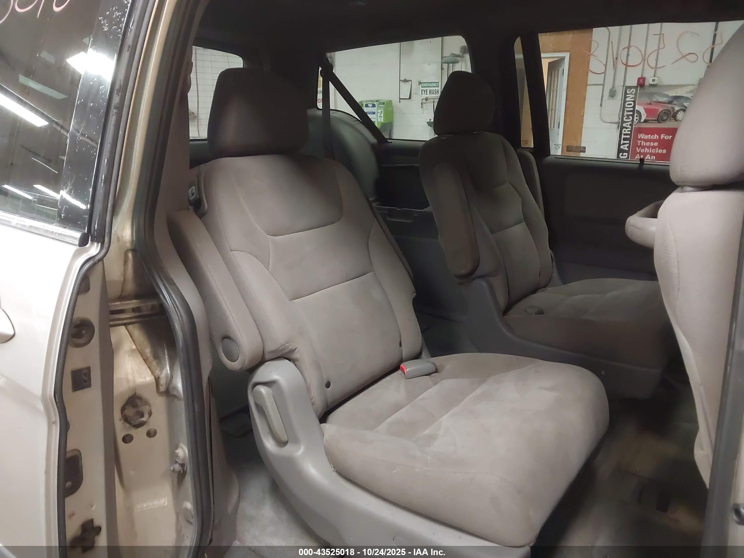 2008 Honda Odyssey Ex Silver vin: 5FNRL38468B013162