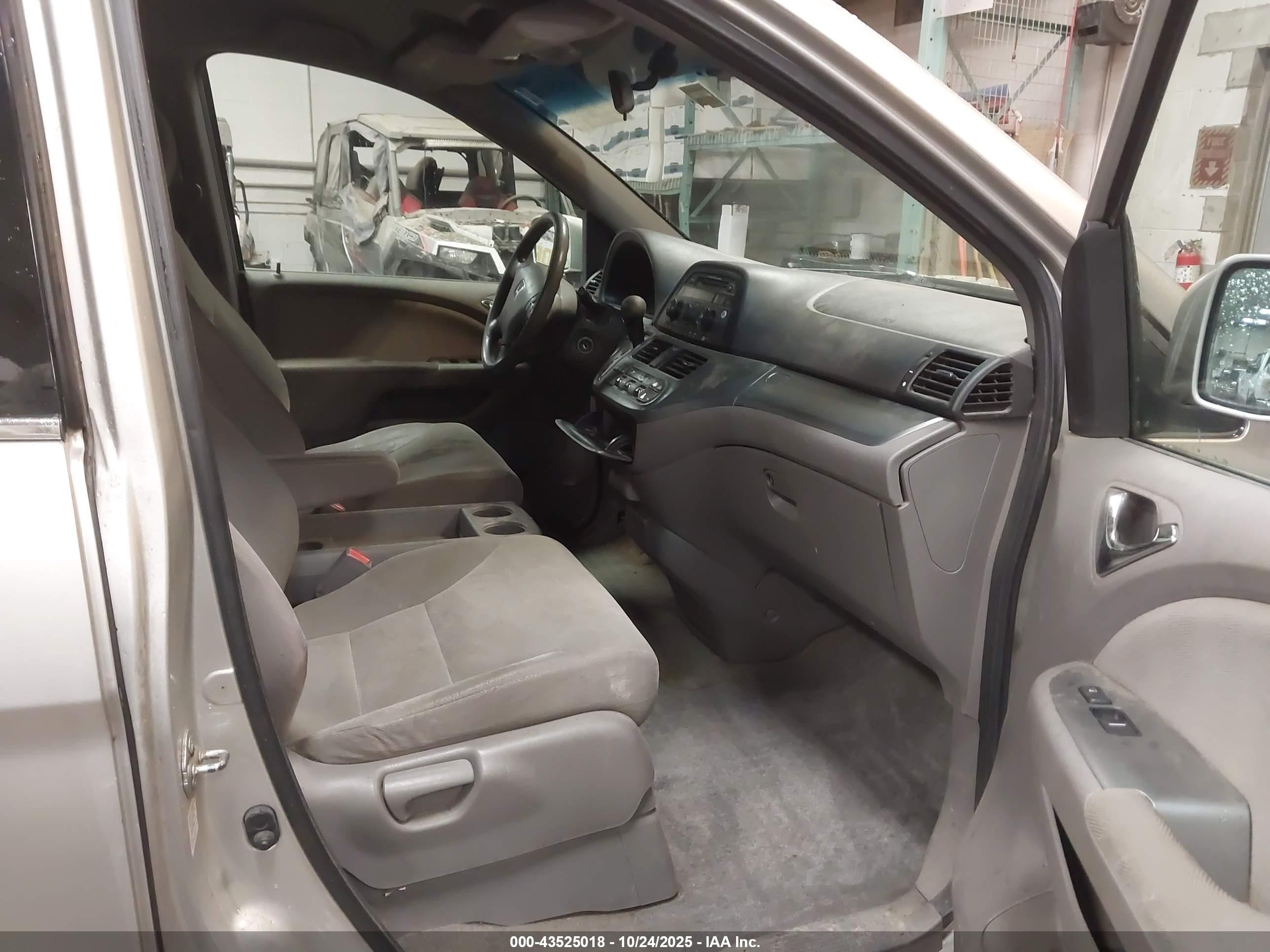 2008 Honda Odyssey Ex Silver vin: 5FNRL38468B013162