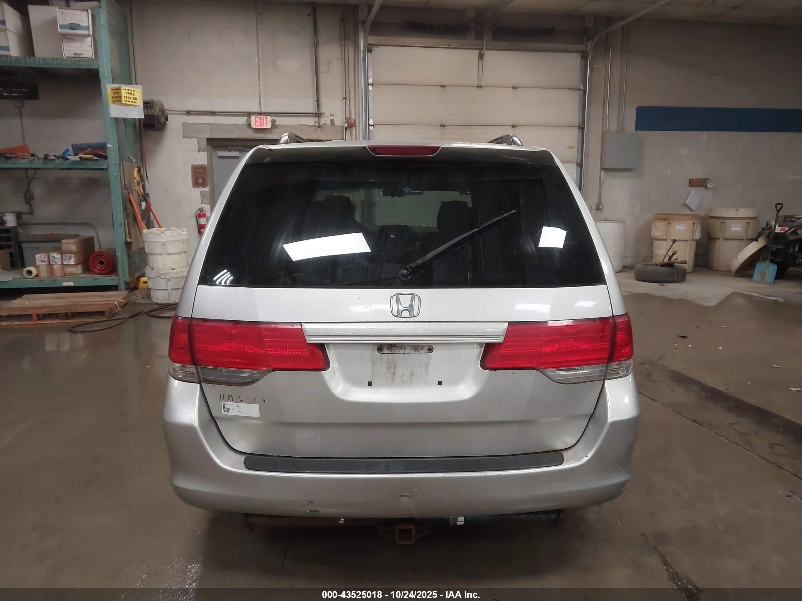 2008 Honda Odyssey Ex Silver vin: 5FNRL38468B013162