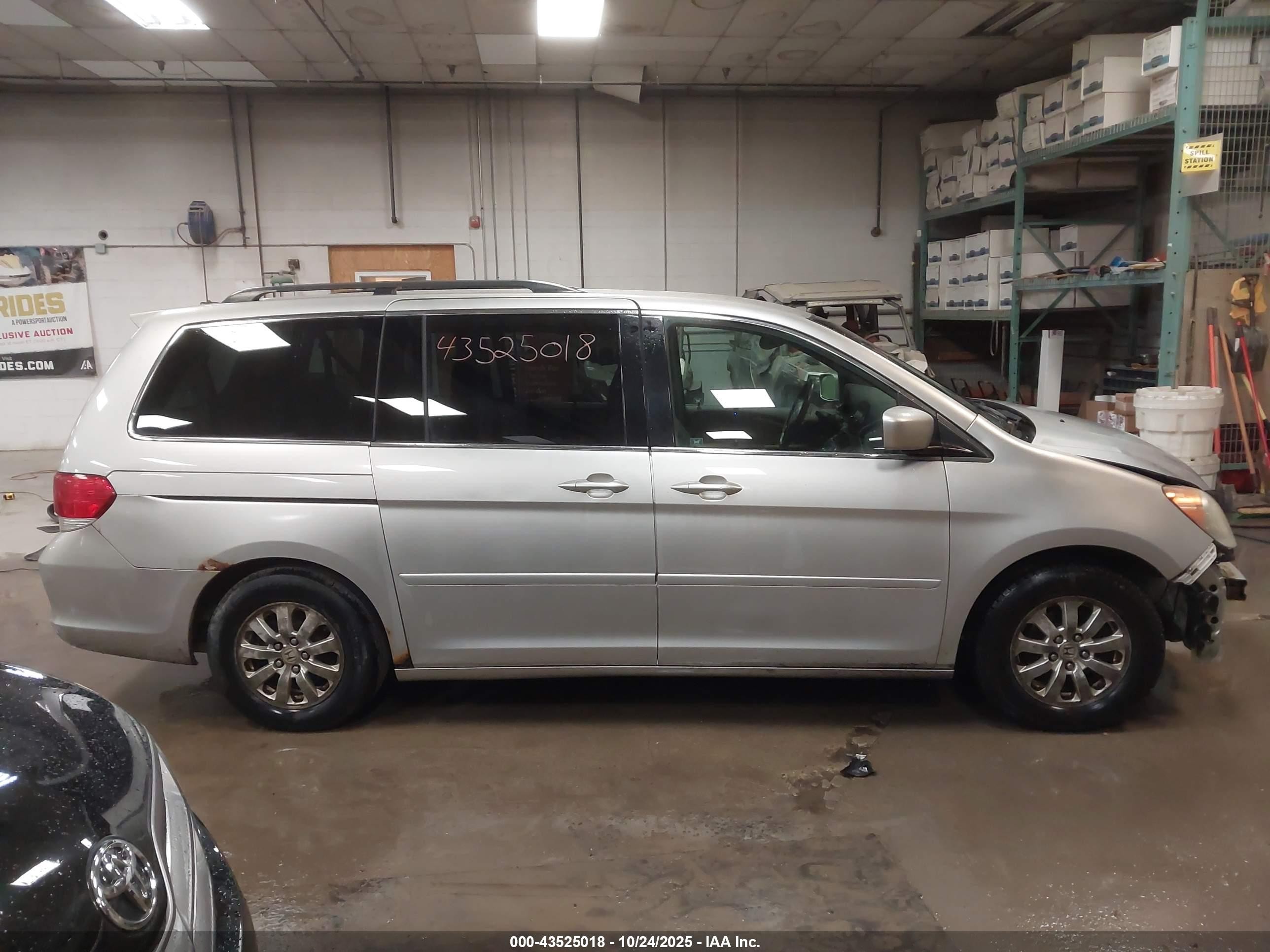 2008 Honda Odyssey Ex Silver vin: 5FNRL38468B013162