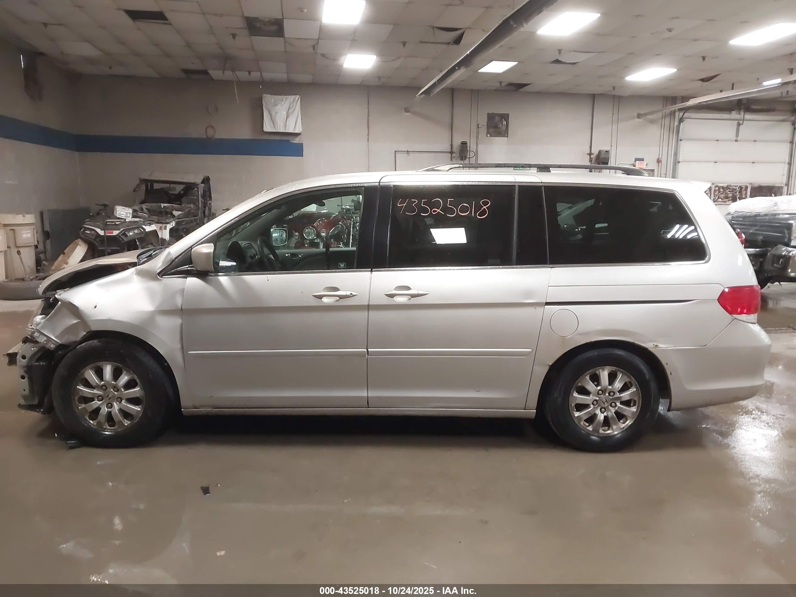 2008 Honda Odyssey Ex Silver vin: 5FNRL38468B013162