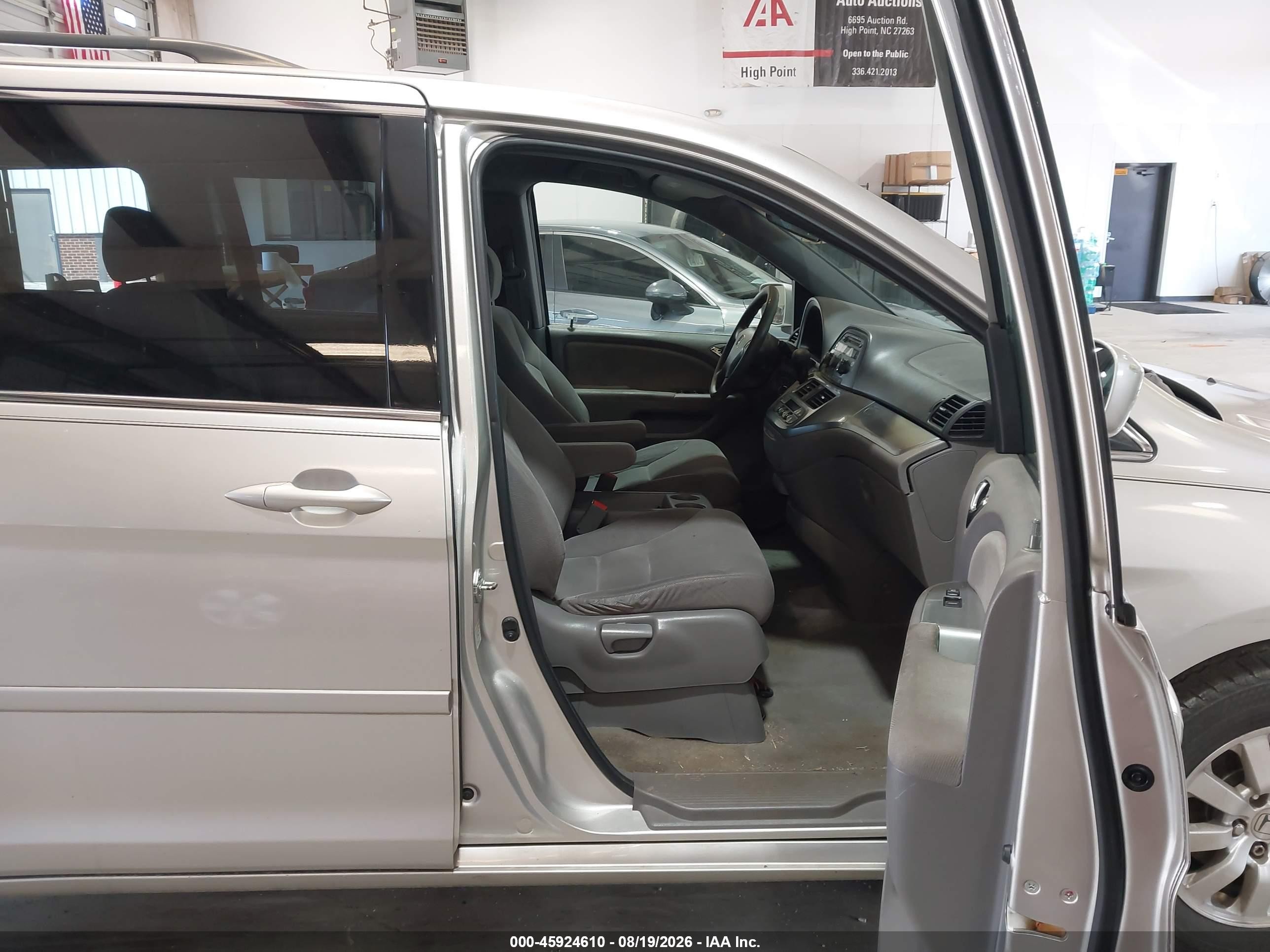 2008 Honda Odyssey Ex Silver vin: 5FNRL38468B026946