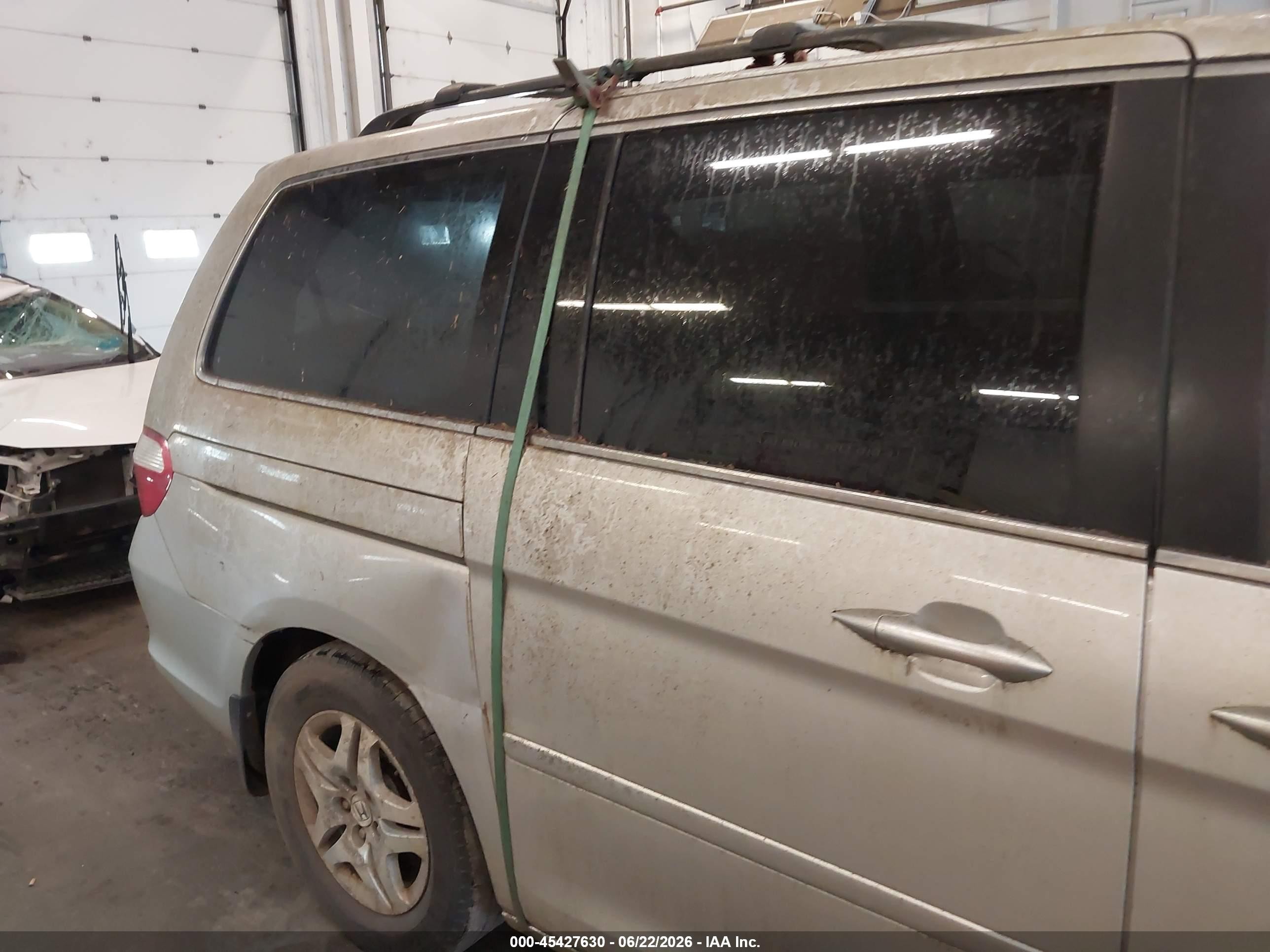 2005 Honda Odyssey Ex Silver vin: 5FNRL38485B016575