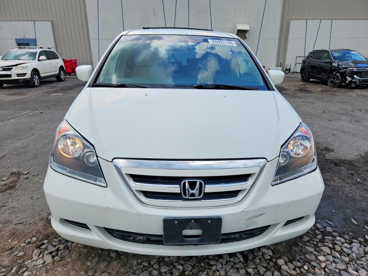 2006 Honda Odyssey Ex White vin: 5FNRL38496B401421