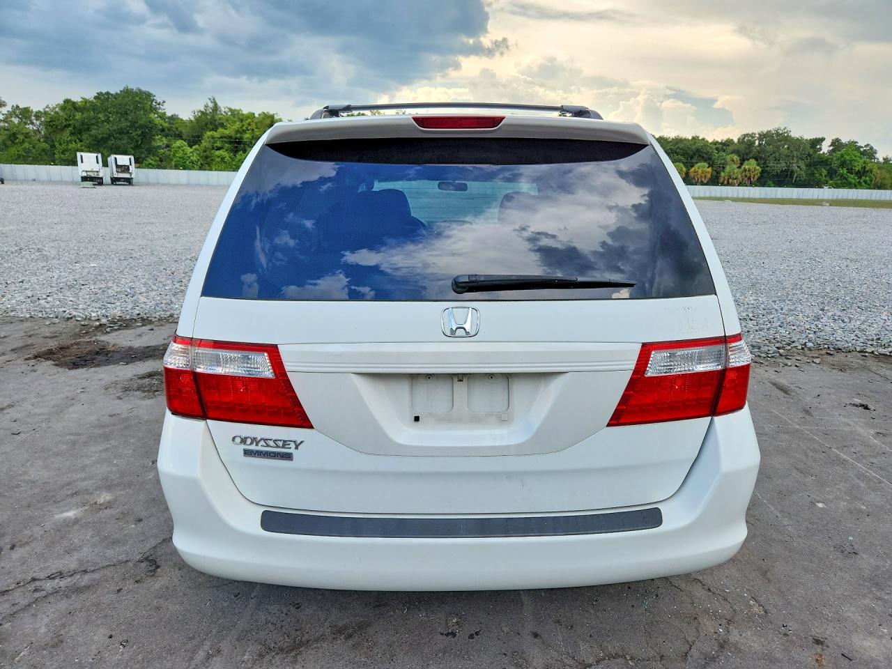 2006 Honda Odyssey Ex White vin: 5FNRL38496B401421