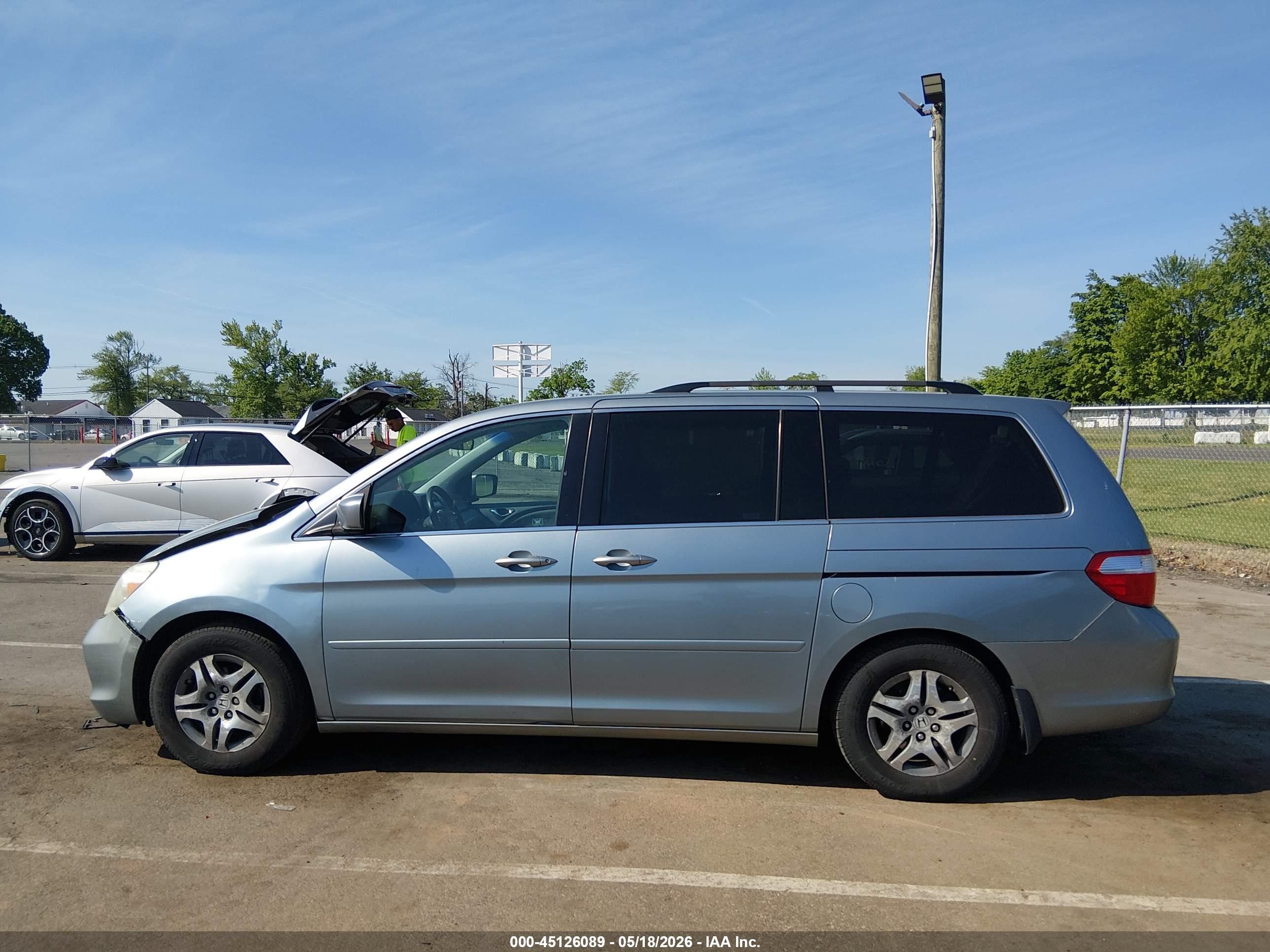 2007 Honda Odyssey Ex Silver vin: 5FNRL38497B015714