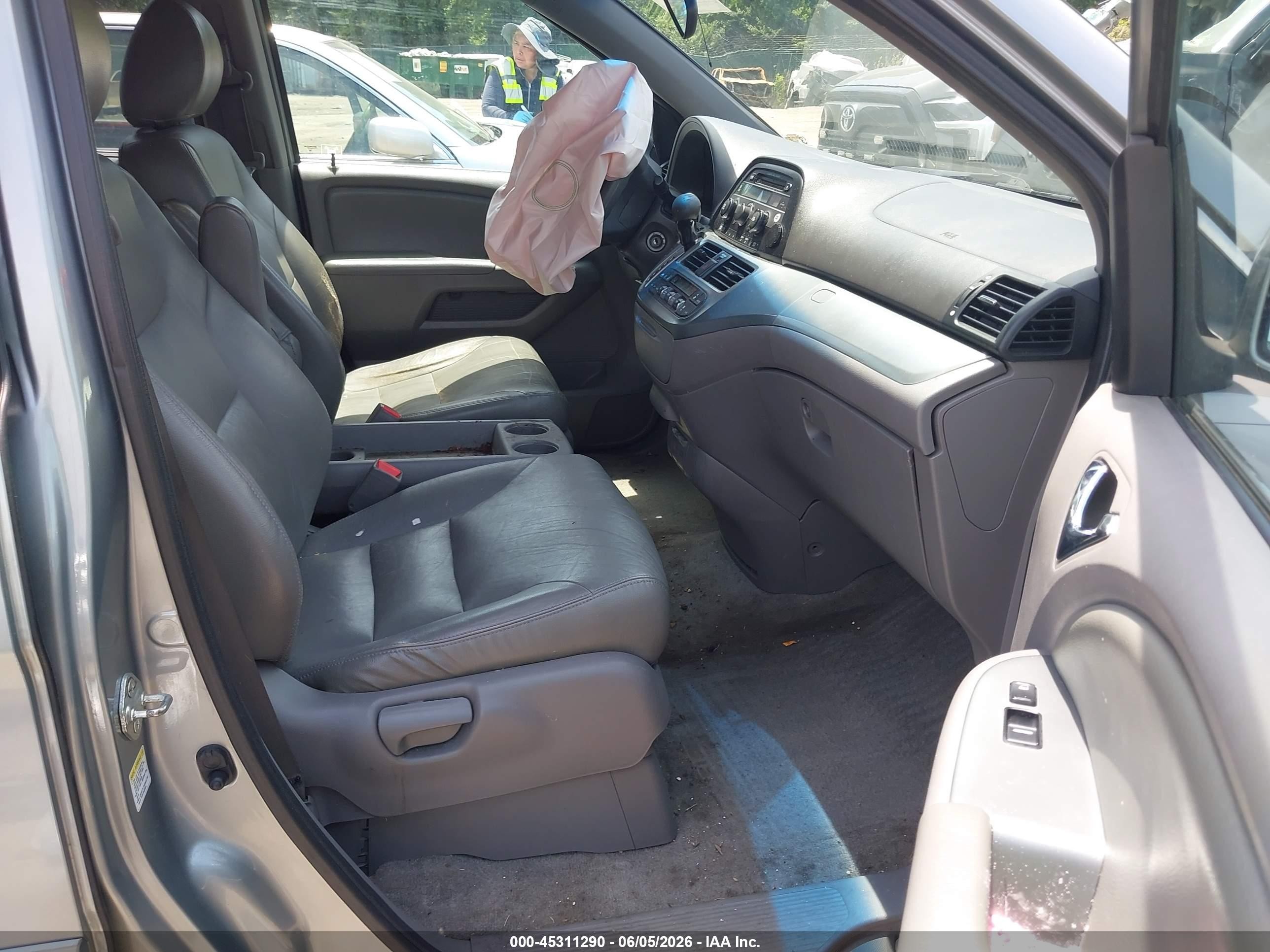 2008 Honda Odyssey Ex Silver vin: 5FNRL38498B010949