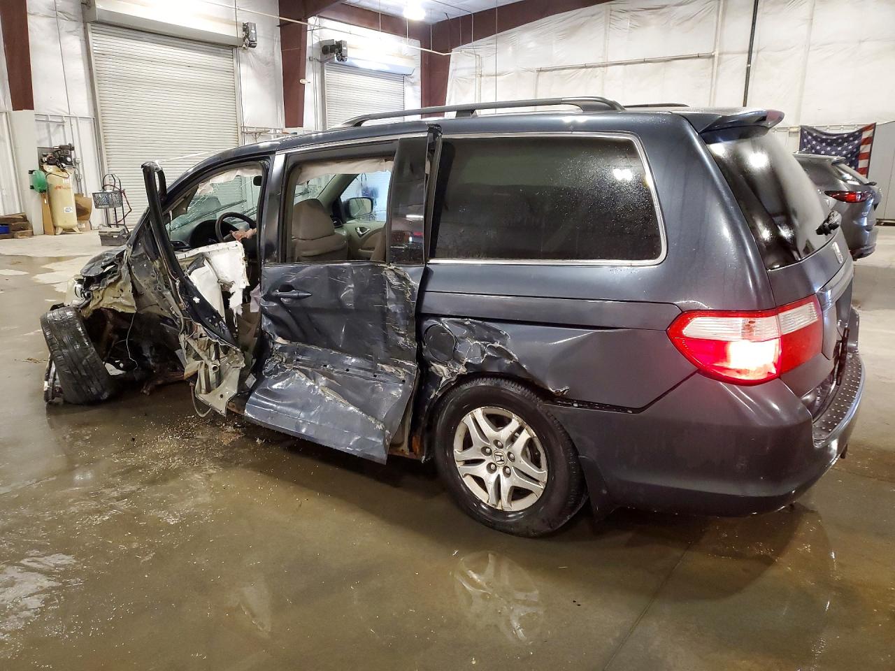2005 Honda Odyssey Gray vin: 5FNRL384X5B011409