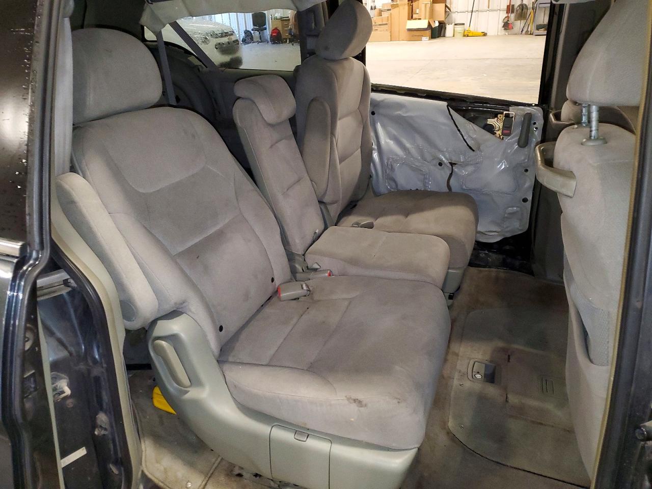 2005 Honda Odyssey Gray vin: 5FNRL384X5B011409