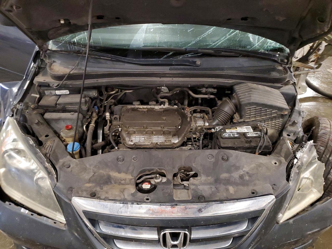 2005 Honda Odyssey Gray vin: 5FNRL384X5B011409