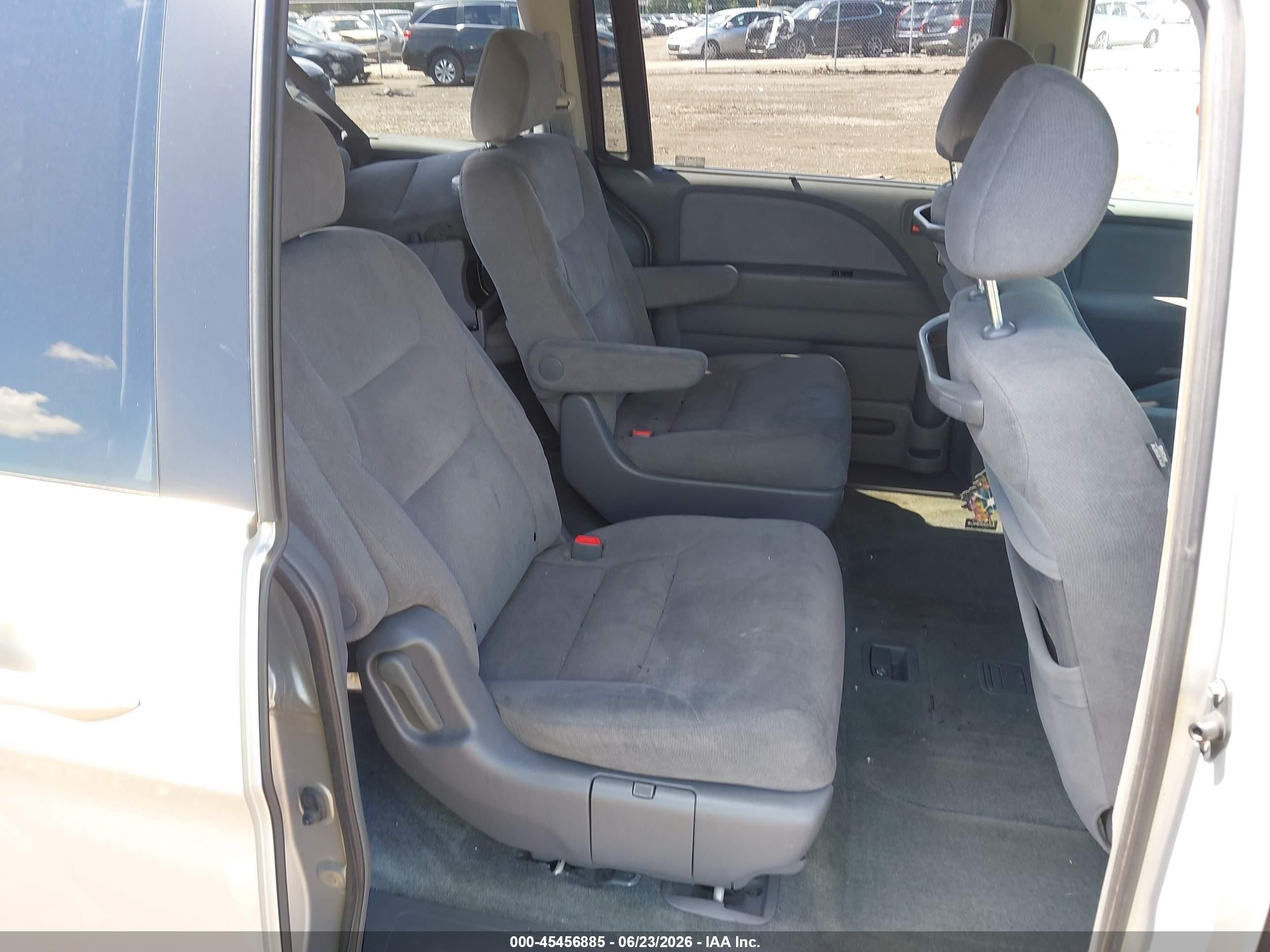 2006 Honda Odyssey Ex Silver vin: 5FNRL384X6B405204