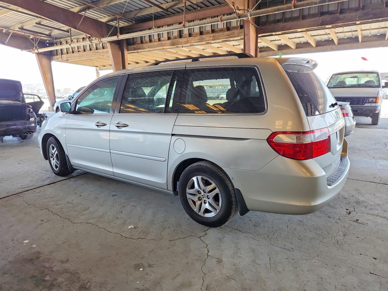 2005 Honda Odyssey Exl Silver vin: 5FNRL38625B027847