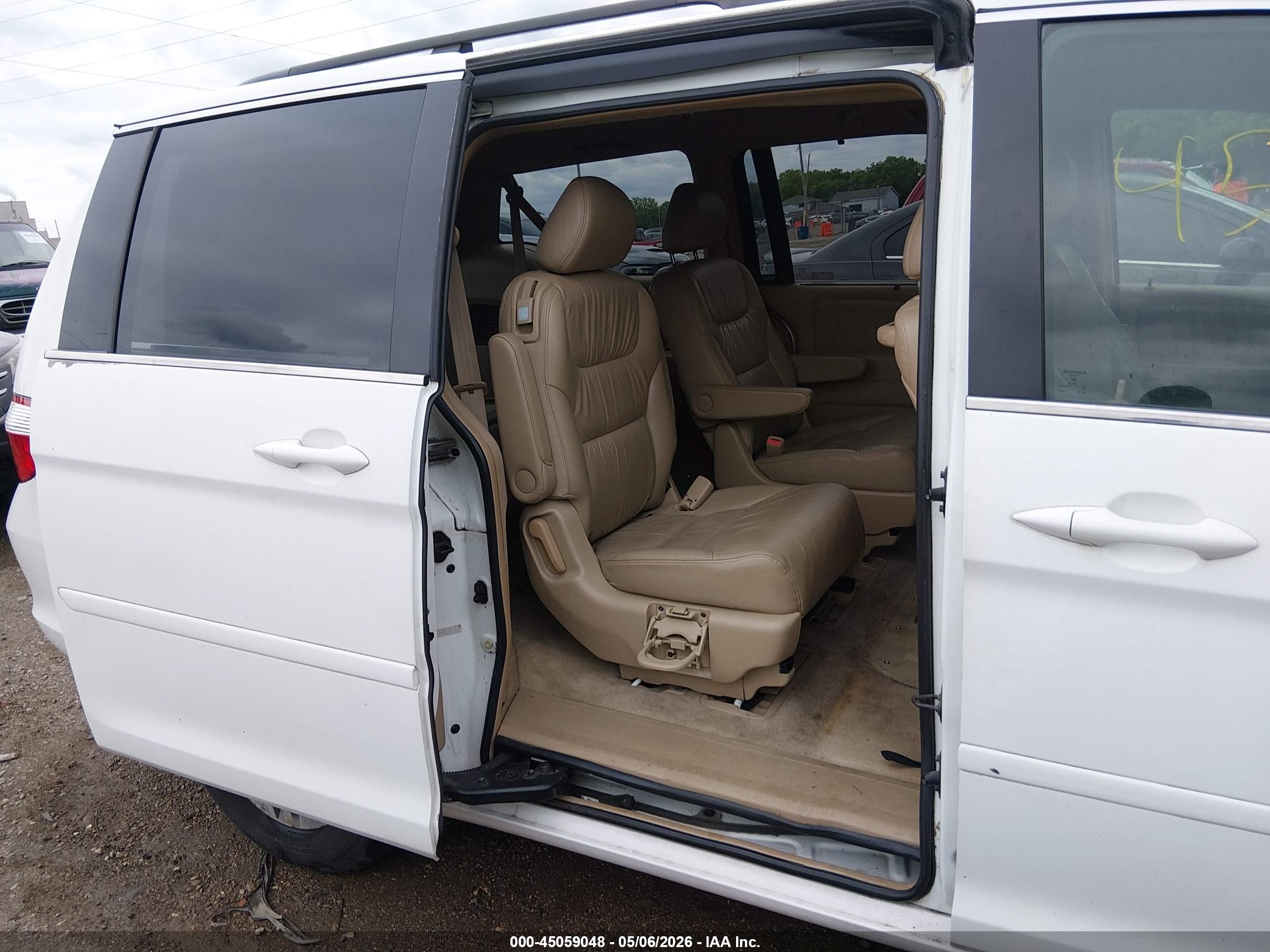 2006 Honda Odyssey Ex-l White vin: 5FNRL38636B402517