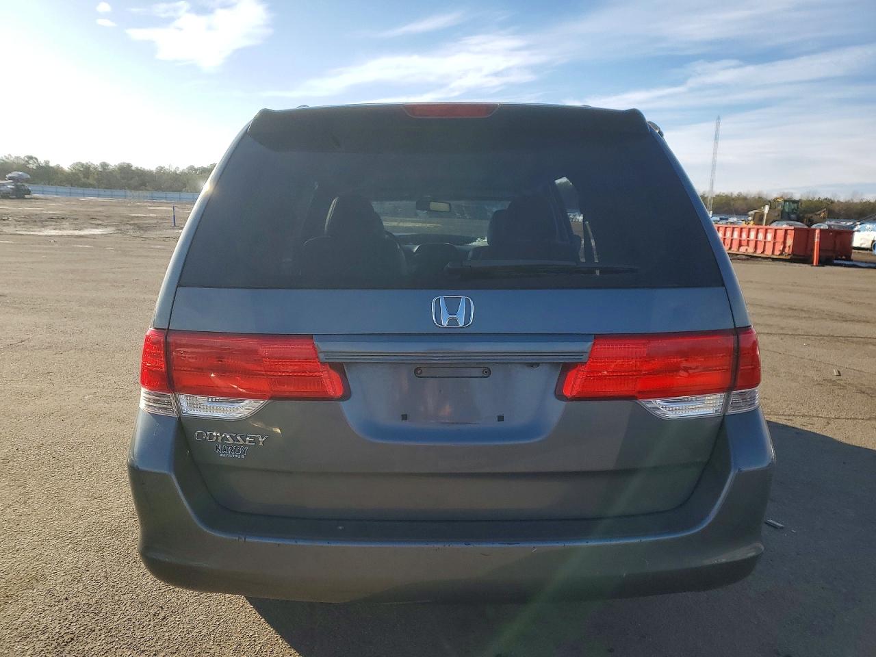 2008 Honda Odessy Silver vin: 5FNRL38678B113028