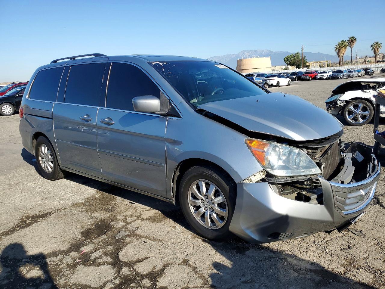 2008 Honda Odessey Silver vin: 5FNRL38698B108459