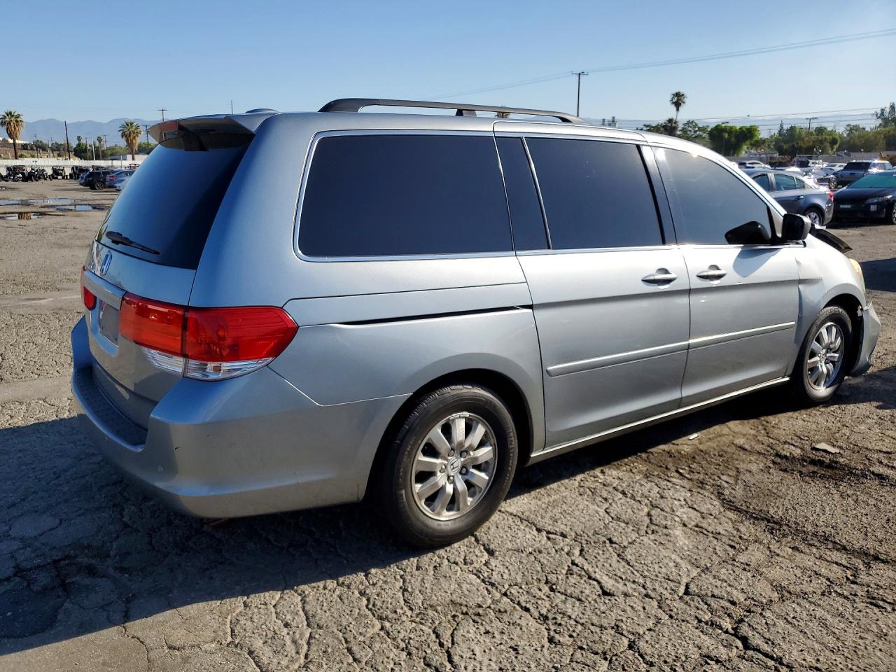 2008 Honda Odessey Silver vin: 5FNRL38698B108459