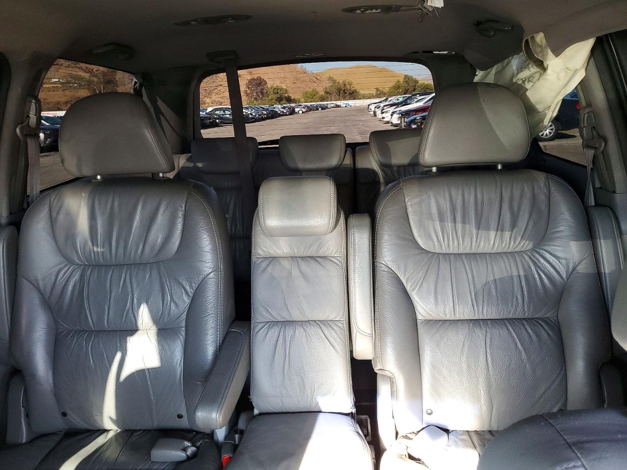 2008 Honda Odessey Silver vin: 5FNRL38698B108459