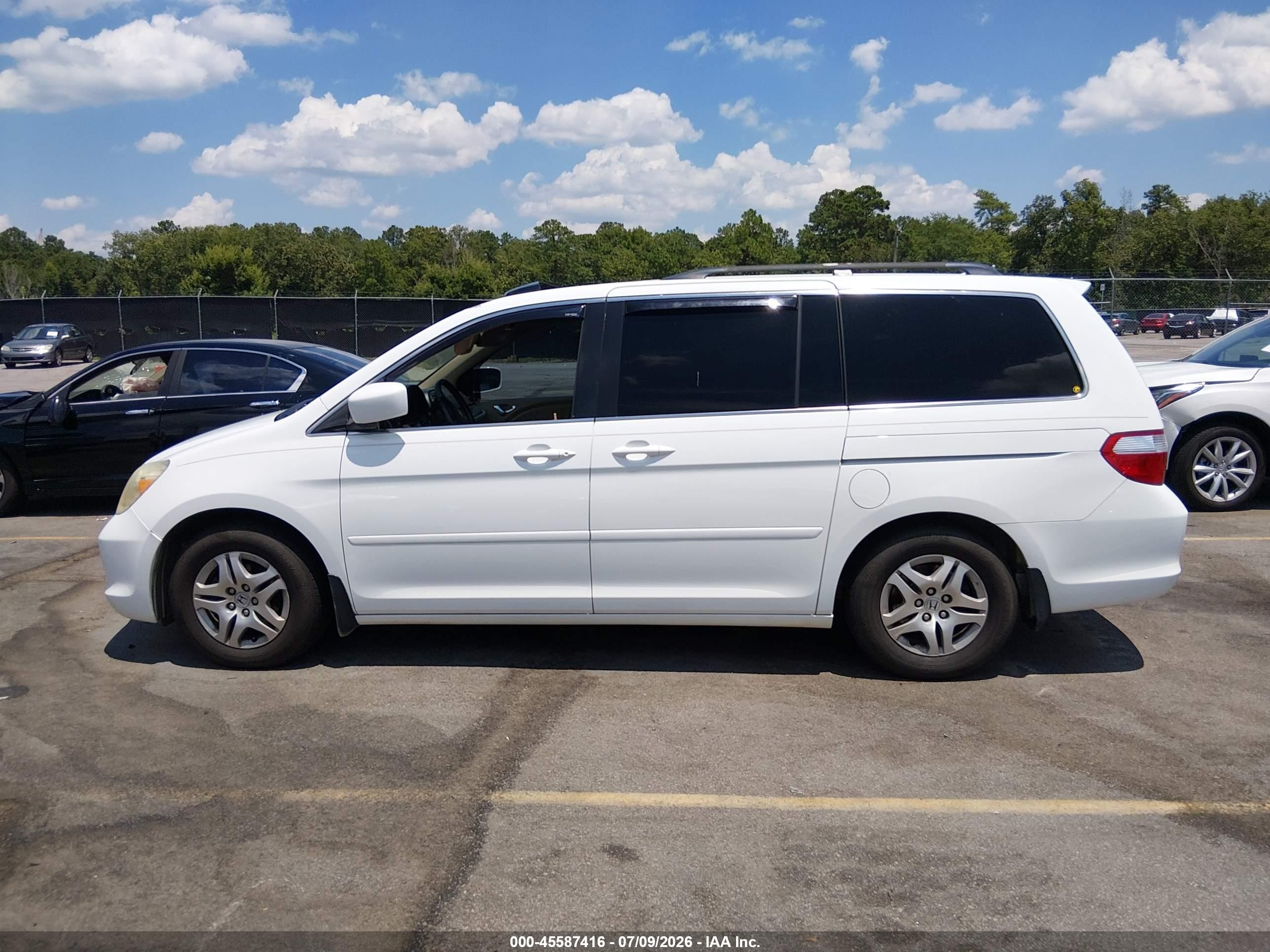 2007 Honda Odyssey Ex-l White vin: 5FNRL38717B072788