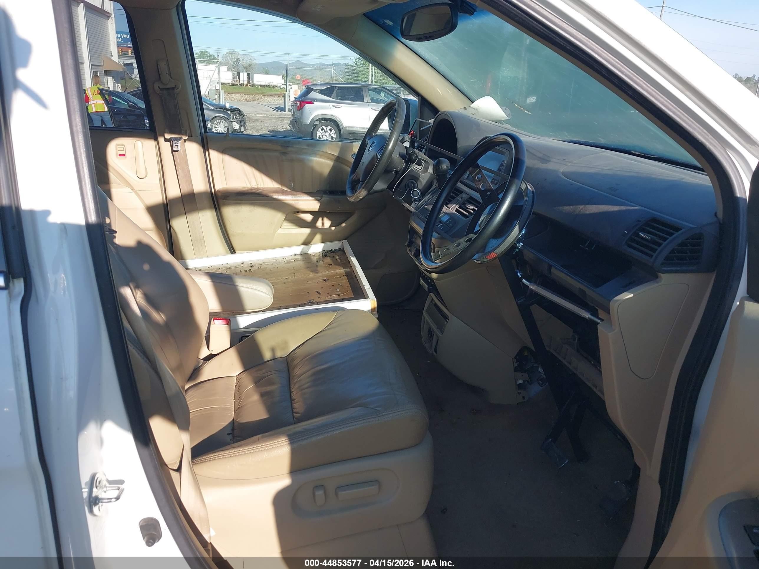 2008 Honda Odyssey Ex-l White vin: 5FNRL38718B007859