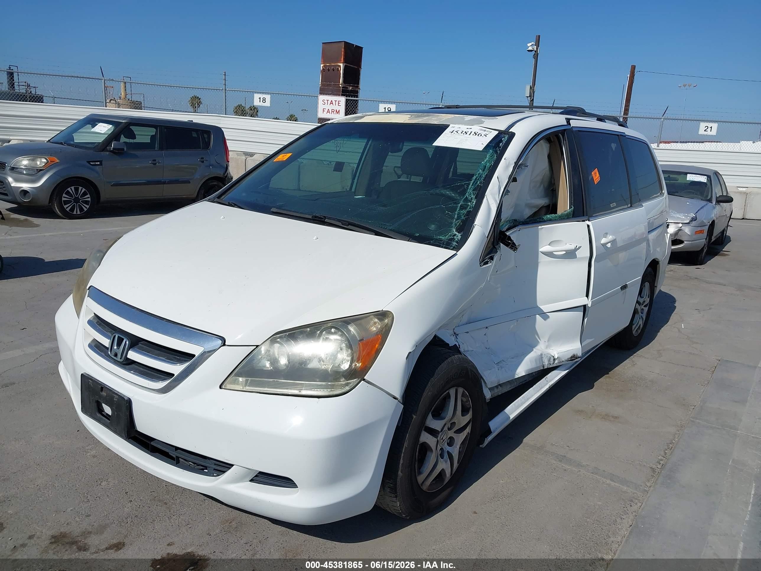 2006 Honda Odyssey Ex-l White vin: 5FNRL38746B444378