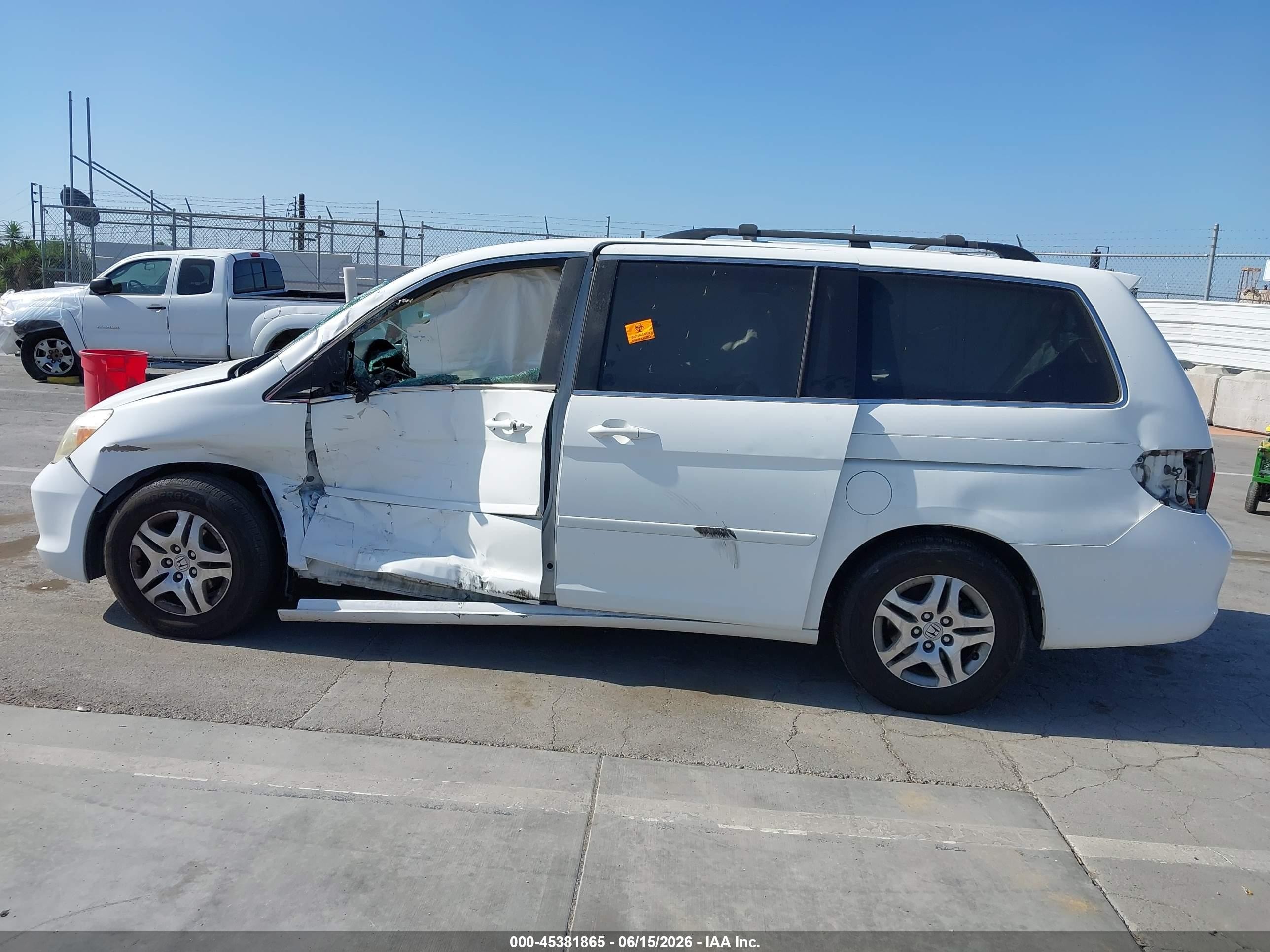 2006 Honda Odyssey Ex-l White vin: 5FNRL38746B444378