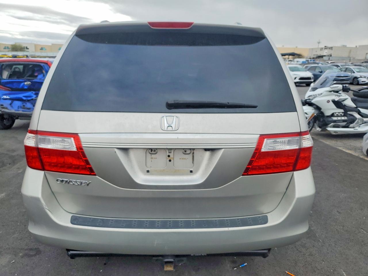 2007 Honda Odyssey Silver vin: 5FNRL38747B041650