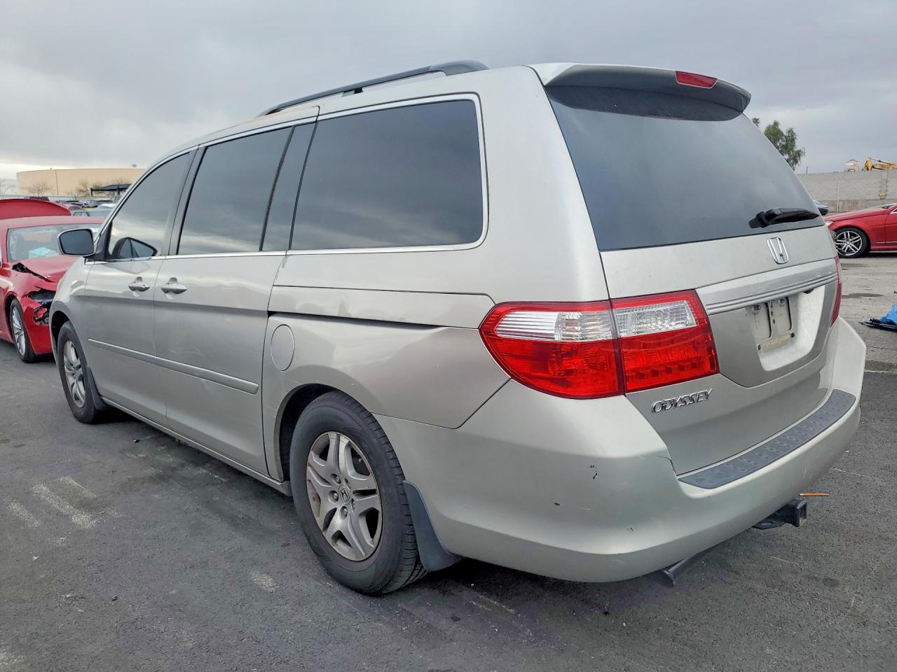 2007 Honda Odyssey Silver vin: 5FNRL38747B041650