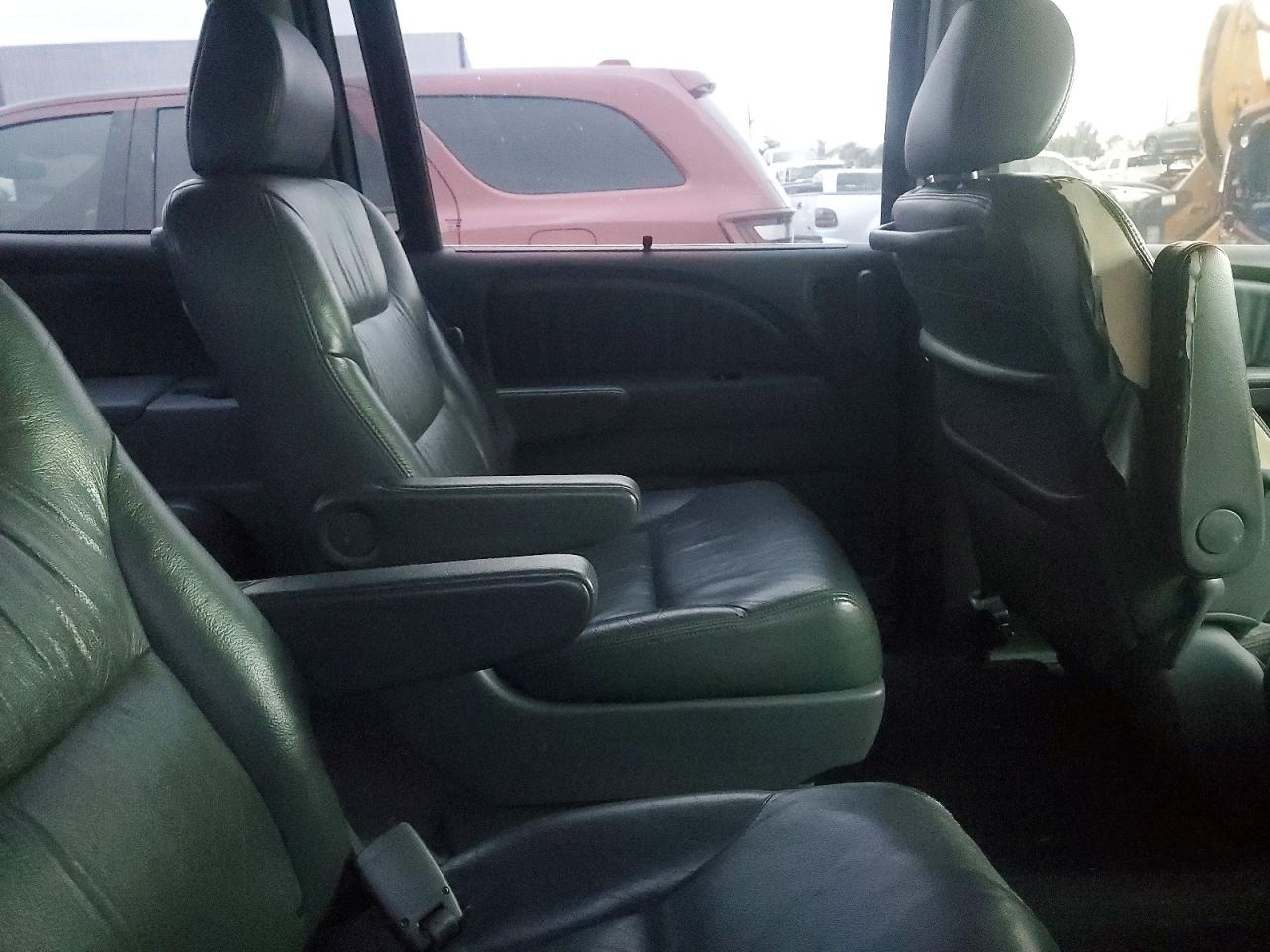 2007 Honda Odyssey Silver vin: 5FNRL38747B041650
