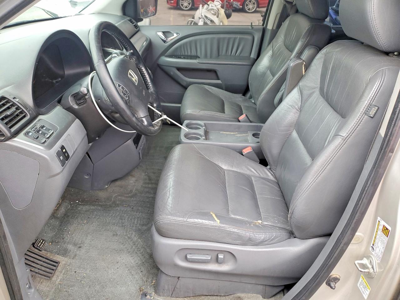 2007 Honda Odyssey Silver vin: 5FNRL38747B041650