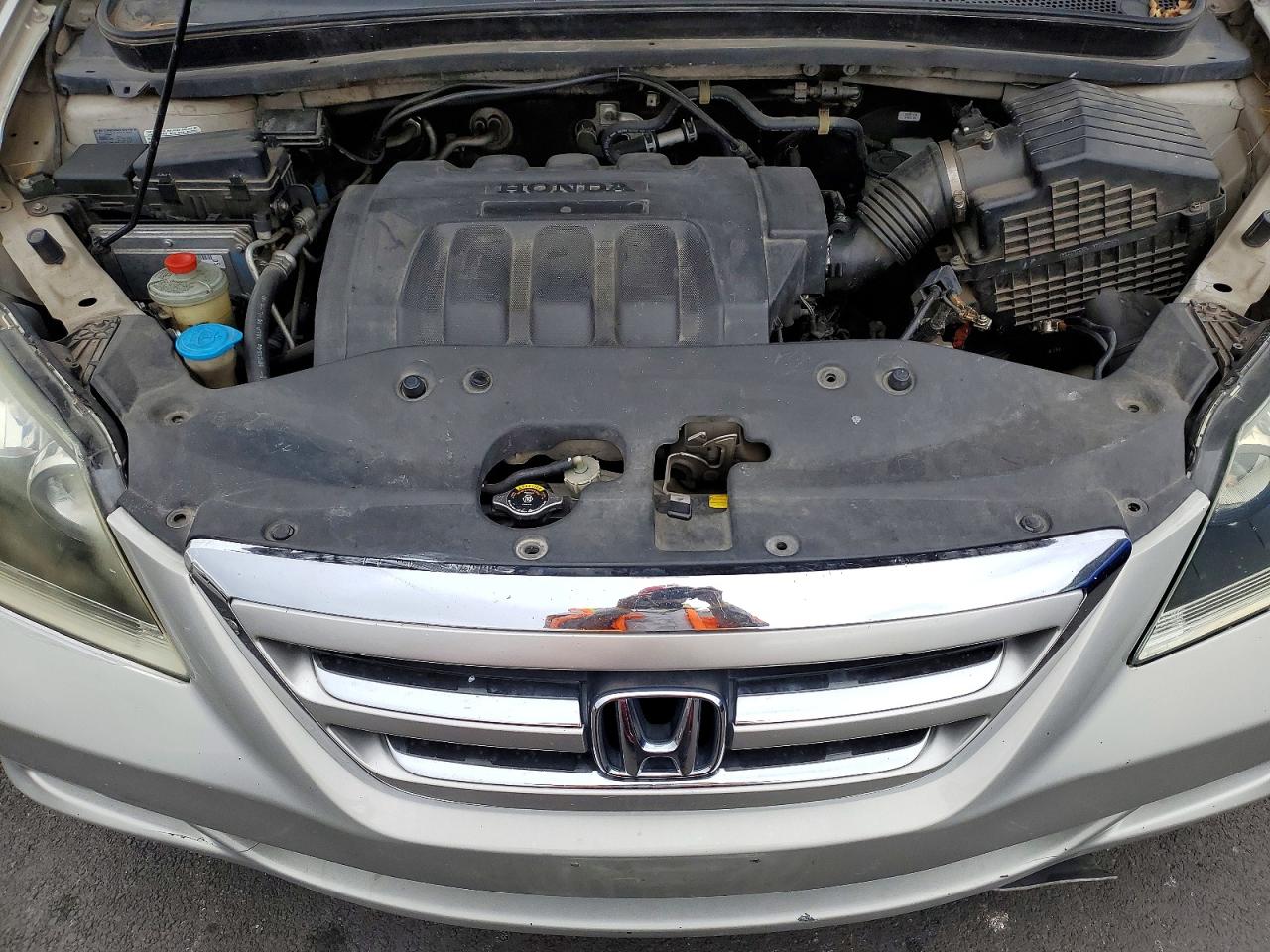 2007 Honda Odyssey Silver vin: 5FNRL38747B041650