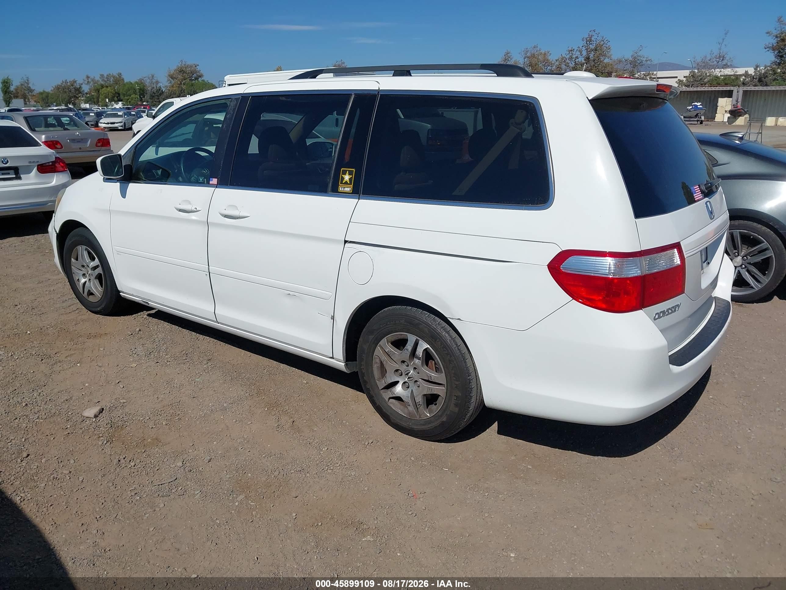 2006 Honda Odyssey Ex-l White vin: 5FNRL38756B074266