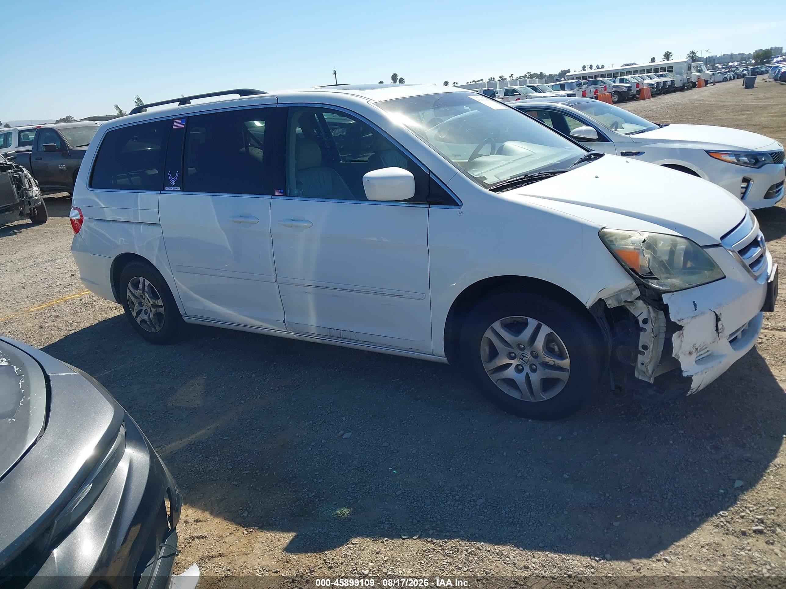 2006 Honda Odyssey Ex-l White vin: 5FNRL38756B074266